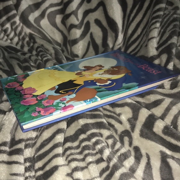 Disney’s Beauty and the Beast 1991 hardcover book - Picture 3 of 4